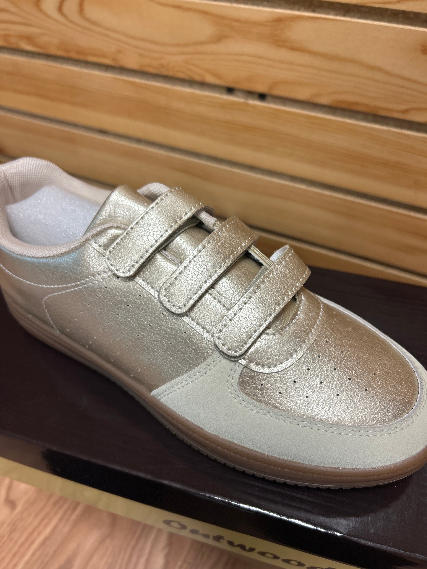 Outwoods Giana-4 Gold Sneaker