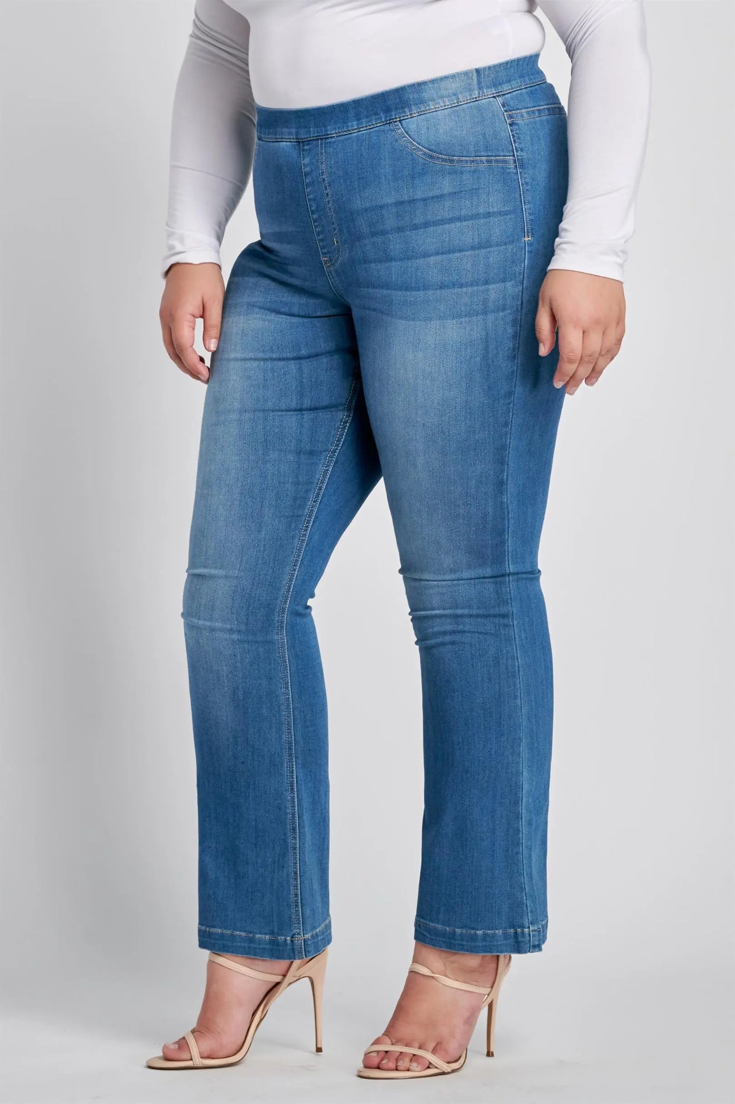 Curvy Petite Mid-Rise Flare | Medium Denim