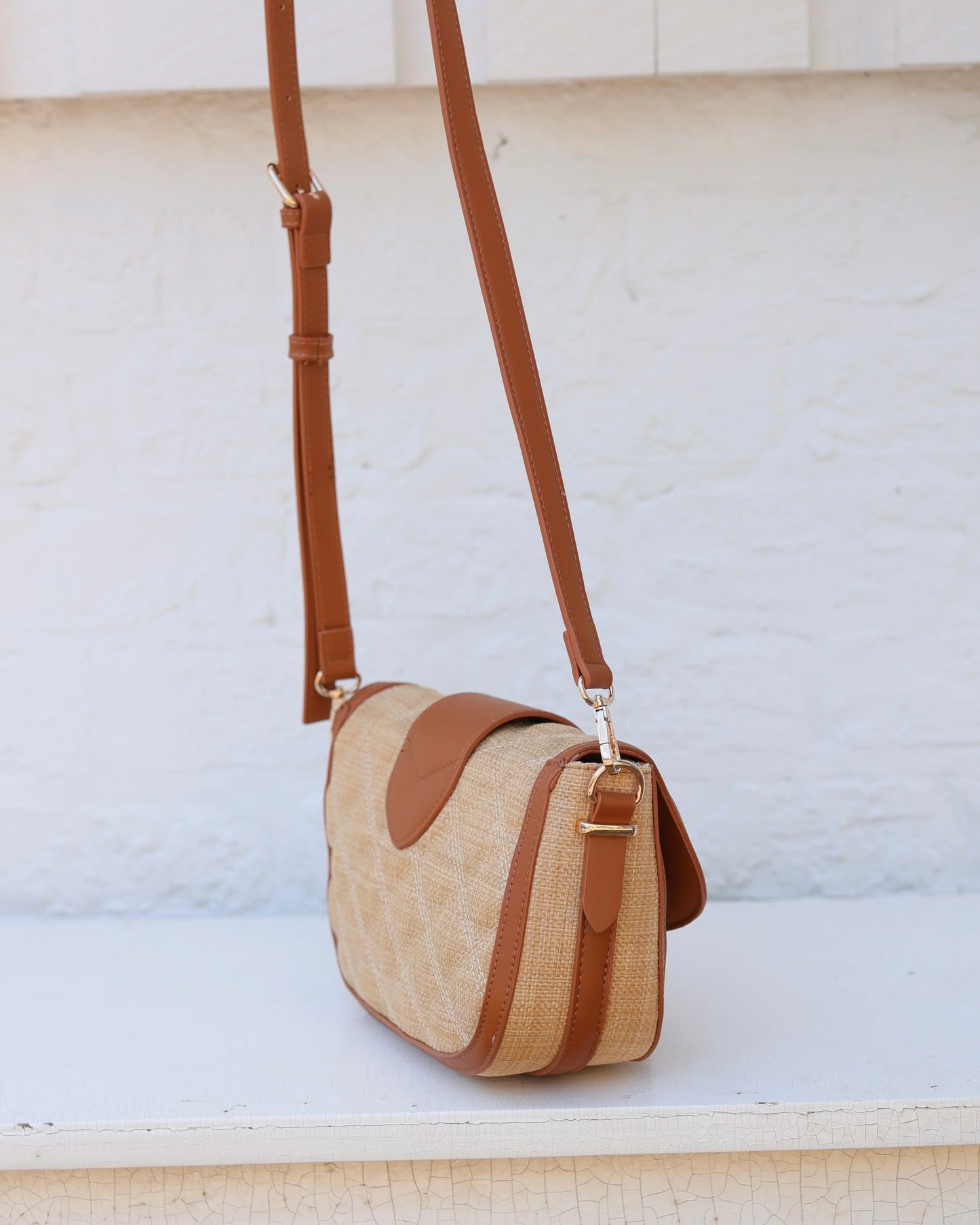 Griffin Crossbody Bag | Natural Saddle DQ