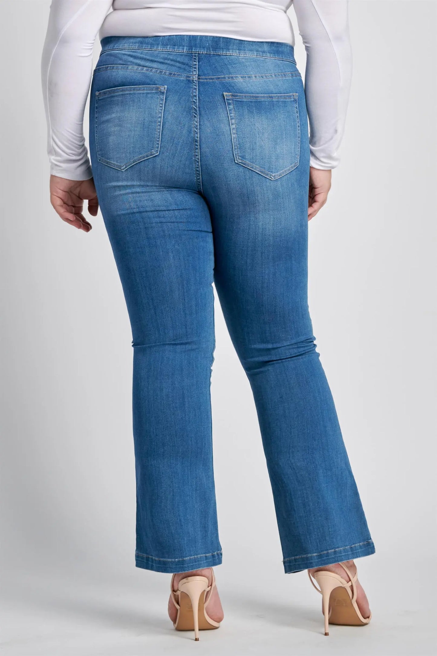 Curvy Petite Mid-Rise Flare | Medium Denim