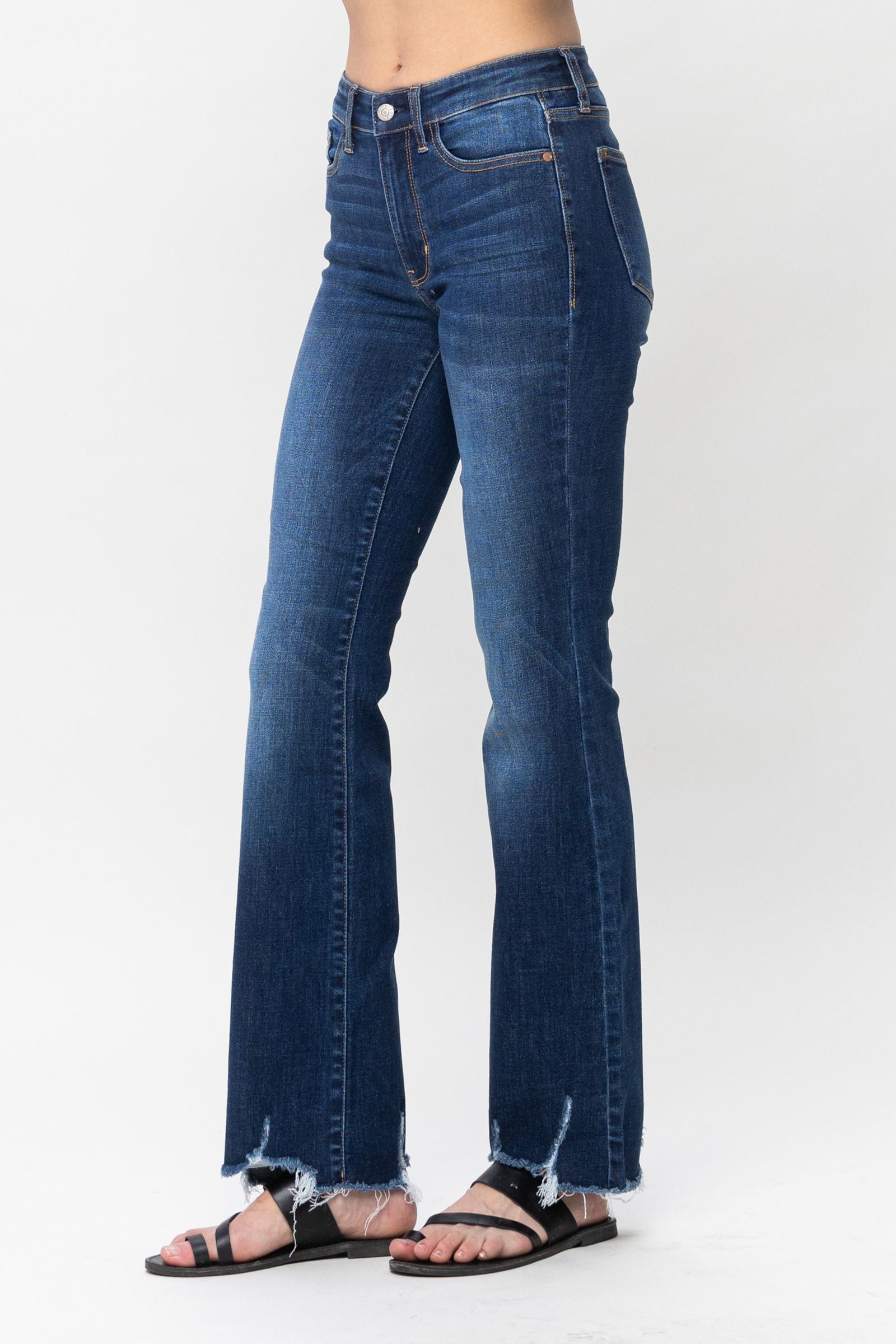 Curvy Judy Blue MID-RISE NON DISTRESSED BOOTCUT