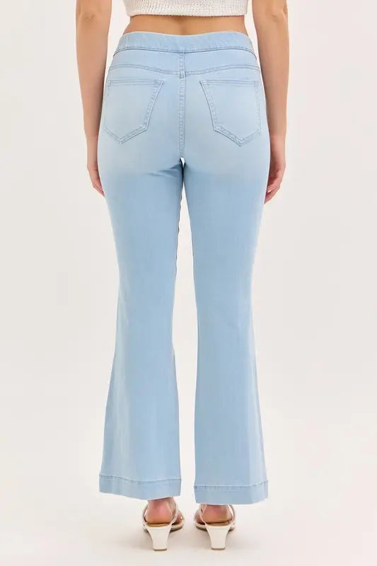 Cello petite Mid Rise Pull On Flare Jegging in Light Denim