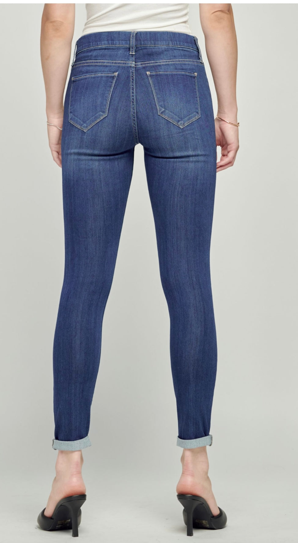 Cello Mid Rise Medium Denim  Pull On Crop Skinny w. Rolled Hem