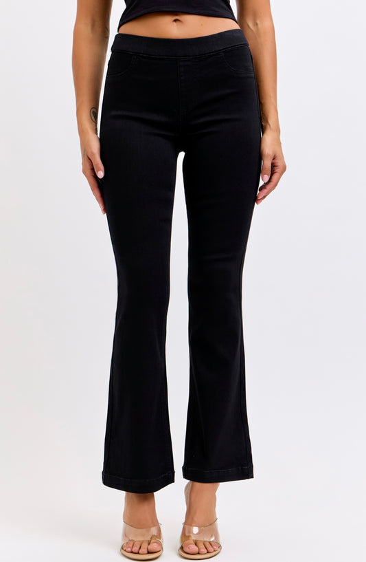 Cello Petite Mid Rise Pull On Flare Jegging in Black