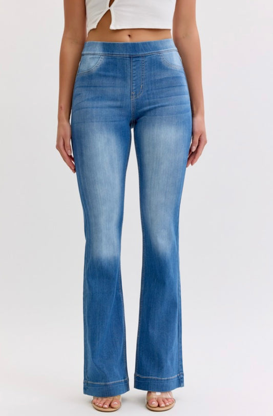 Cello Mid Rise Pull On Flare Jegging in Light Denim